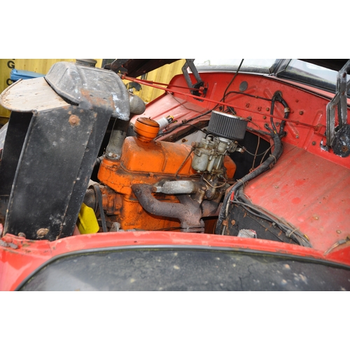 998 - A 1958 FORDSON THAMES RECOVERY TRUCK IN RED, REGISTRATION NUMBER UXM 711, first registered June 1958... 