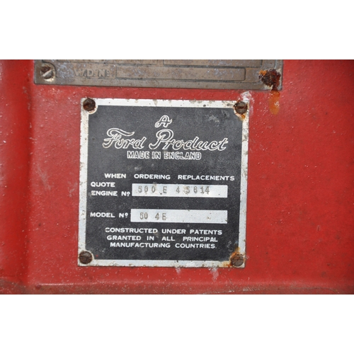 998 - A 1958 FORDSON THAMES RECOVERY TRUCK IN RED, REGISTRATION NUMBER UXM 711, first registered June 1958... 