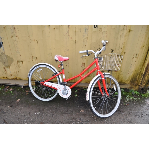 A PENDLETON LITTLETON LADIES BIKE with front basket 14in frame