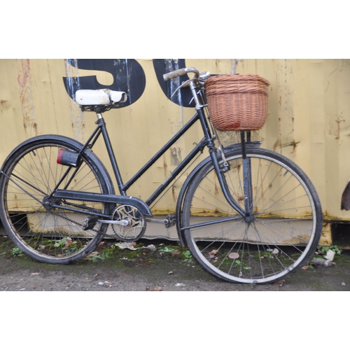 1006 - A VINTAGE RALEIGH LADIES SHOPPING BIKE with front basket, 21in frame and a BSA ladies bike frame