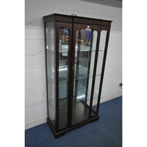 1207 - A MAHOGANY DISPLAY CABINET, with a single door that's enclosing three adjustable glass shelves, widt... 