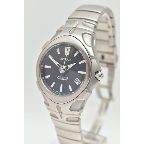 10 - TWO SEIKO WRISTWATCHES, to include a Seiko Kinetic day date wristwatch with Seiko box, the silver di... 