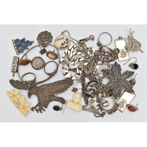 35 - AN ASSORTMENT OF SILVER AND WHITE METAL JEWELLERY, to include a heavy gents flat curb link bracelet,... 