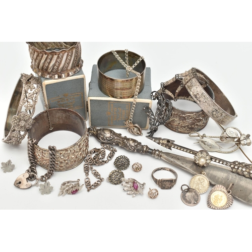 47 - A BAG OF ASSORTED SILVER AND WHITE METAL JEWELLERY, to include a silver floral marcasite set, hinged... 