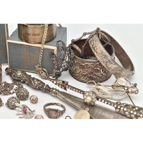 47 - A BAG OF ASSORTED SILVER AND WHITE METAL JEWELLERY, to include a silver floral marcasite set, hinged... 