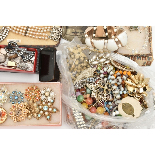 53 - A SELECTION OF COSTUME JEWELLERY, to include an early 20th century rolled gold locket with floral de... 