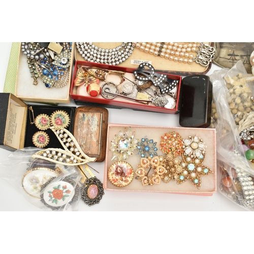 53 - A SELECTION OF COSTUME JEWELLERY, to include an early 20th century rolled gold locket with floral de... 