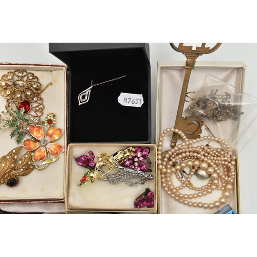 63 - A SELECTION OF MAINLY COSTUME JEWELLERY, to include a charm bracelet with heart padlock clasp, an Ex... 