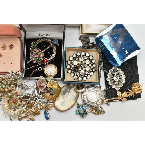 63 - A SELECTION OF MAINLY COSTUME JEWELLERY, to include a charm bracelet with heart padlock clasp, an Ex... 