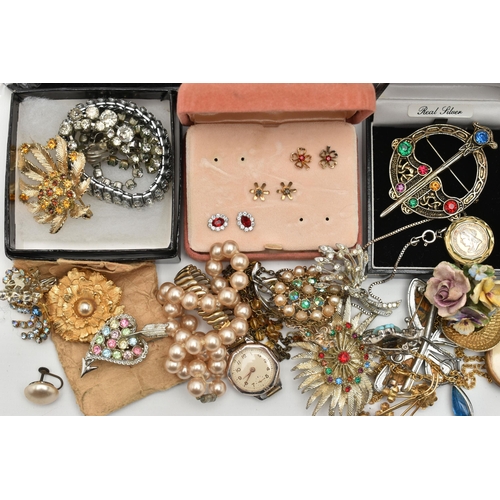 63 - A SELECTION OF MAINLY COSTUME JEWELLERY, to include a charm bracelet with heart padlock clasp, an Ex... 