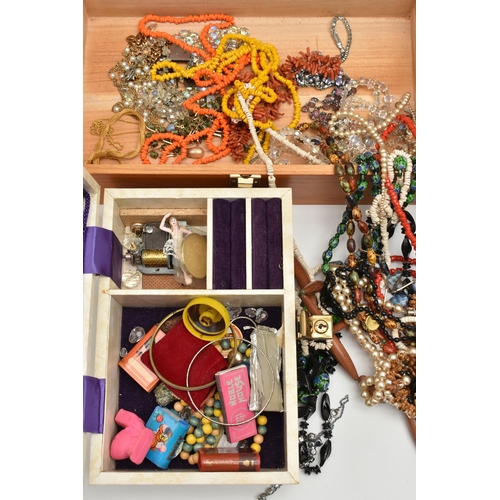 68 - A BOX OF COSTUME JEWLLERY AND JEWELLERY BOXES, to include three hinged jewellery boxes, and addition... 