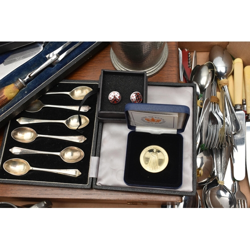 75 - A SELECTION OF CUTLERY, to include a cased set of six silver teaspoons, hallmark for Sheffield 1955,... 