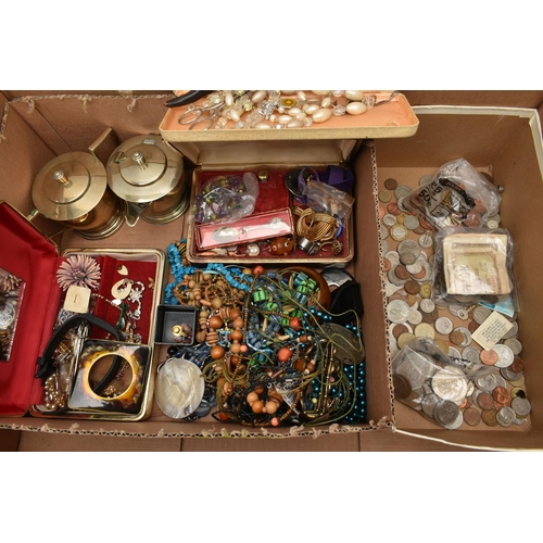 82 - A BOX OF MISCELLANEOUS ITEMS AND COINS, to include a Parker pen with 14k nib, a broken ring stamped ... 