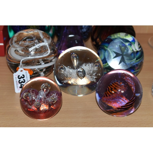 334 - A CAITHNESS GLASS POSY VASE AND EIGHT ASSORTED MODERN GLASS PAPERWEIGHTS, including Langham Glass Ho... 