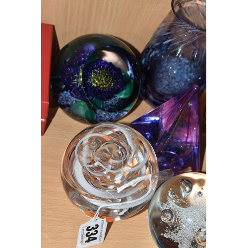 334 - A CAITHNESS GLASS POSY VASE AND EIGHT ASSORTED MODERN GLASS PAPERWEIGHTS, including Langham Glass Ho... 