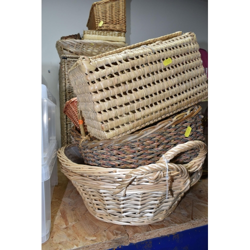 443 - A COLLECTION OF BASKETS, fourteen baskets of different shapes, sizes and materials, including a smal... 