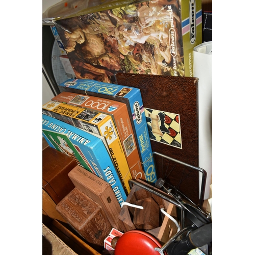 447 - A BOX AND LOOSE MINIATURE SEWING MACHINE, TABLET COMPUTER, PUZZLES AND SUNDRY ITEMS, to include a Gr... 