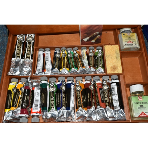 449 - A BOX AND LOOSE ARTIST QUALITY OIL PAINT SET, TABLE EASEL, PICTURES AND SUNDRY ITEMS, to include a R... 