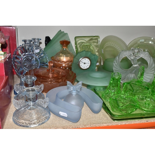 463 - A GROUP OF DECORATIVE GLASS WARE, to include uranium glass dressing table items, including a figural... 