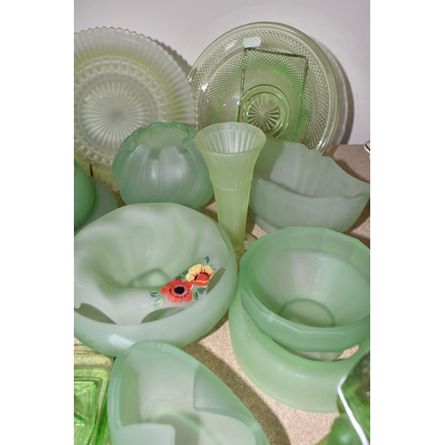 463 - A GROUP OF DECORATIVE GLASS WARE, to include uranium glass dressing table items, including a figural... 