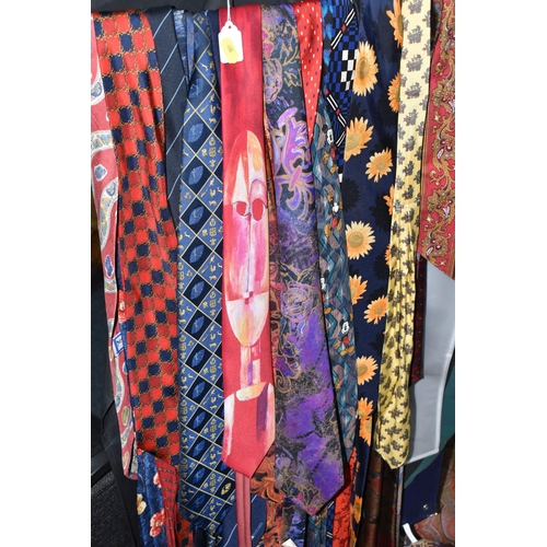 488 - A SMALL QUANTITY OF LADIES AND GENTS CLOTHING ETC, to include a Ladies George green leather jacket -... 