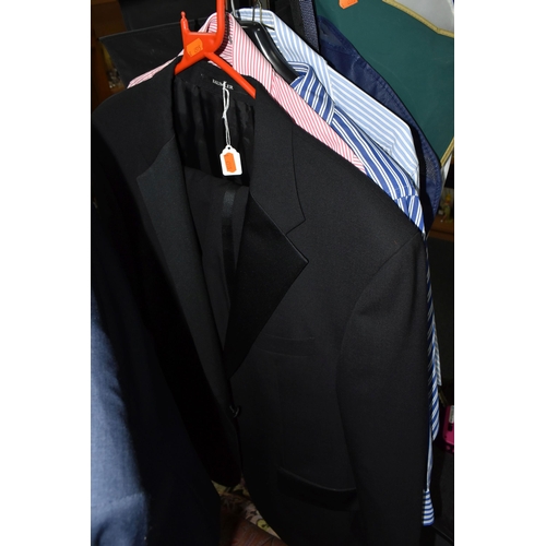 488 - A SMALL QUANTITY OF LADIES AND GENTS CLOTHING ETC, to include a Ladies George green leather jacket -... 