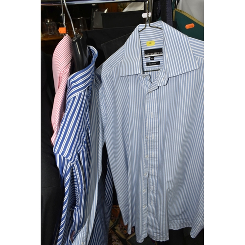 488 - A SMALL QUANTITY OF LADIES AND GENTS CLOTHING ETC, to include a Ladies George green leather jacket -... 