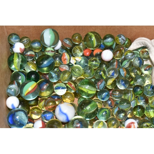 512 - A BOX OF VINTAGE GLASS MARBLES AND STEEL BALLS, assorted sizes