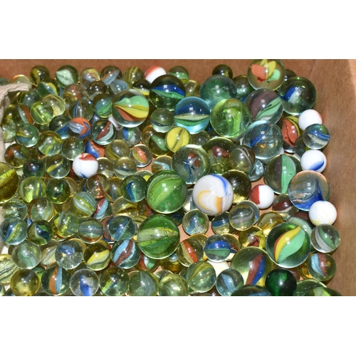 512 - A BOX OF VINTAGE GLASS MARBLES AND STEEL BALLS, assorted sizes