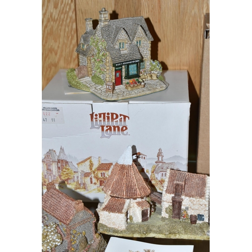 552 - TWELVE LILLIPUT LANE SCULPTURES, mostly boxed with deeds, comprising three from the North, Micklegat... 