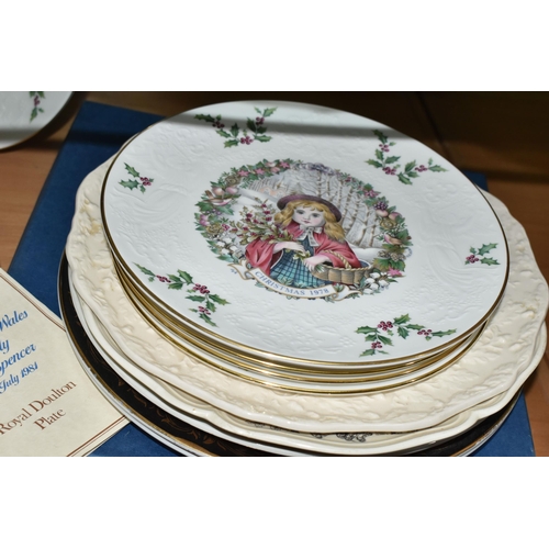 605 - A QUANTITY OF COLLECTORS PLATES, to include various Royal Doulton Christmas plates, Shakespeare and ... 