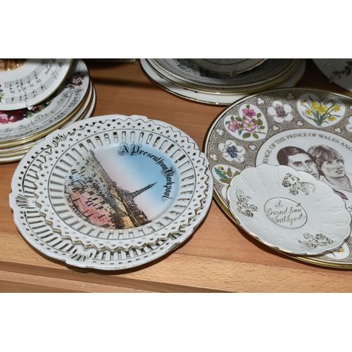 605 - A QUANTITY OF COLLECTORS PLATES, to include various Royal Doulton Christmas plates, Shakespeare and ... 