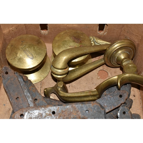 610 - ONE BOX OF BRASS AND CAST IRON DOOR FURNITURE, to include two large brass door knobs, two brass door... 