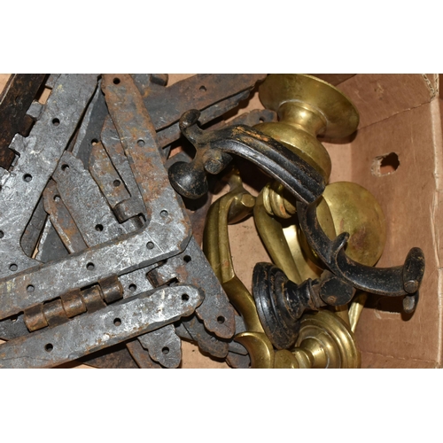 610 - ONE BOX OF BRASS AND CAST IRON DOOR FURNITURE, to include two large brass door knobs, two brass door... 