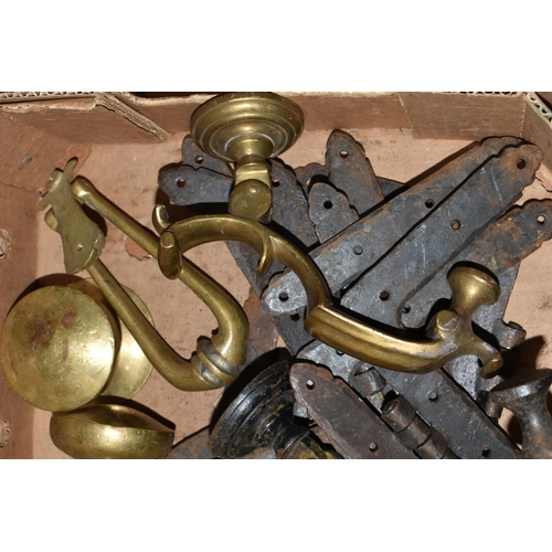 610 - ONE BOX OF BRASS AND CAST IRON DOOR FURNITURE, to include two large brass door knobs, two brass door... 