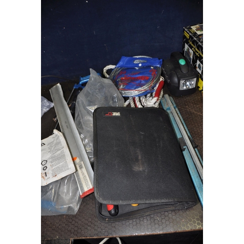 1058 - A TRAY CONTAINING HAND TOOLS including a Woolworths detail sander(untested), hammers, saws, a Record... 