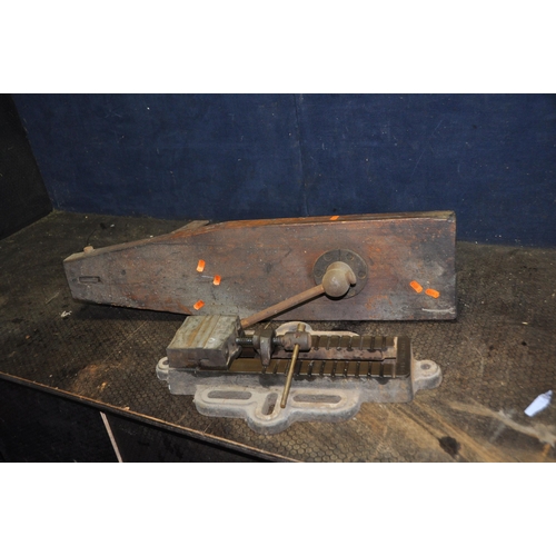 1071 - A LARGE ENGINEERING MACHINE VICE with 4in jaws, total length 20in and a wooden leg vice 32in in leng... 
