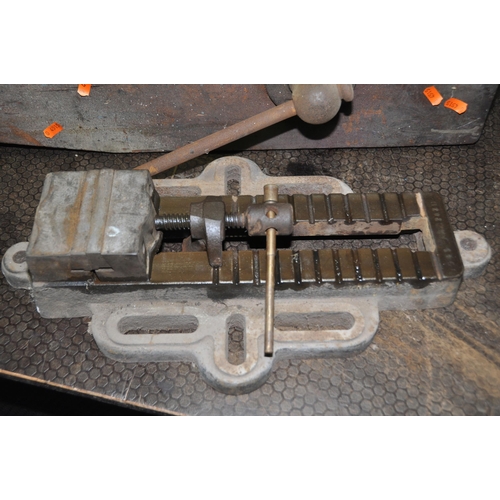 1071 - A LARGE ENGINEERING MACHINE VICE with 4in jaws, total length 20in and a wooden leg vice 32in in leng... 