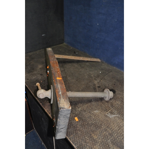1071 - A LARGE ENGINEERING MACHINE VICE with 4in jaws, total length 20in and a wooden leg vice 32in in leng... 