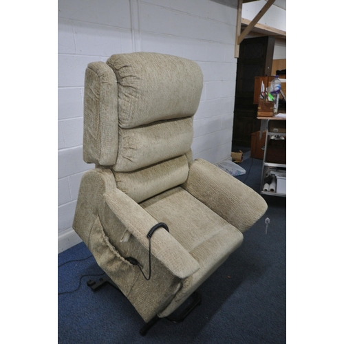 1328 - A RESTWELL GREEN UPHOLSTERED ELECTRIC RISE AND RECLINE ARMCHAIR (condition report: PAT pass and work... 