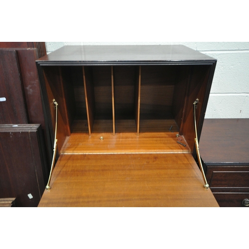 1213 - A MODERN MAHOGANY EFFECT FREE STANDING LADDERAX SYSTEM, comprising a three drawer section, width 90c... 