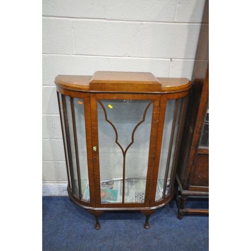 1230 - AN EARLY 20TH CENTURY MAHOGANY LEAD GLAZED TWO DOOR BOOKCASE, enclosing three shelves, width 85cm x ... 