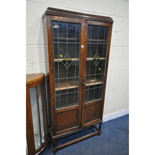 1230 - AN EARLY 20TH CENTURY MAHOGANY LEAD GLAZED TWO DOOR BOOKCASE, enclosing three shelves, width 85cm x ... 