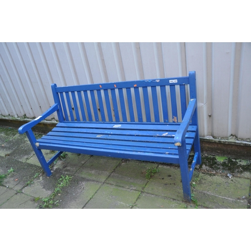 1008 - A BLUE PAINTED WOODEN SLATTED GARDEN BENCH width 153cm Condition Report: some paint losses, appears ... 