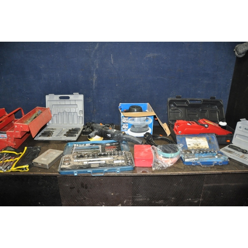 1053 - A COLLECTION OF AUTOMOTIVE TOOLS including a Clarke 2 tonne trolley jack, a Kinzo car buffer, a Shin... 