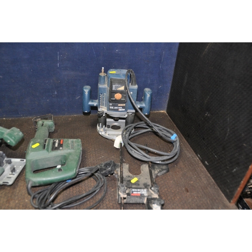 1060 - A COLLECTION OF BOSCH POWER TOOLS comprising of a GOF 1300ACE 1/2in router with guide, a PFZ550 reci... 