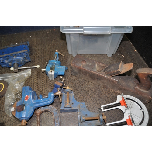 1113 - A BOX CONTAINING CLAMPS AND VICES including a Record 3 clamp, a Record No051 spokeshave, a Record mi... 