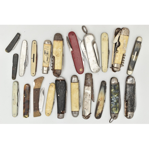 105 - A BOX OF ASSORTED PEN KNIVES, twenty one knives varying in size, (condition report: general heavy we... 