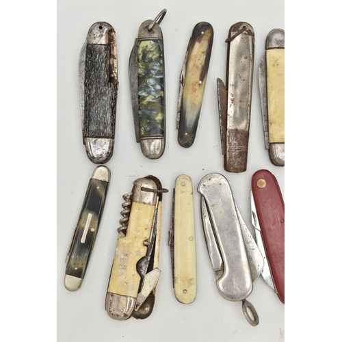 105 - A BOX OF ASSORTED PEN KNIVES, twenty one knives varying in size, (condition report: general heavy we... 