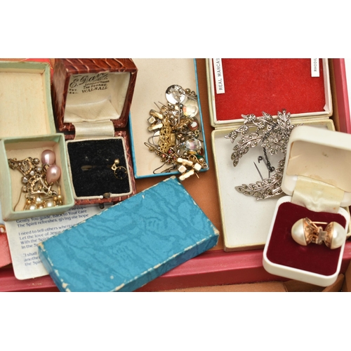 142 - A SMALL JEWELLERY BOX WITH CONTENTS, red hinged top jewellery box, together with a 9ct & silver thre... 